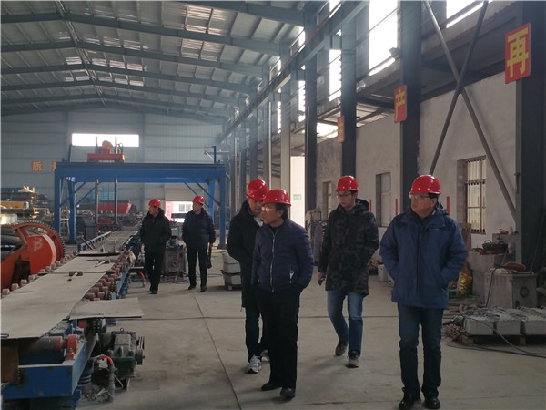 公司(sī)**陪同環(huán)評公司(sī)人員車(che)間考察(cha)