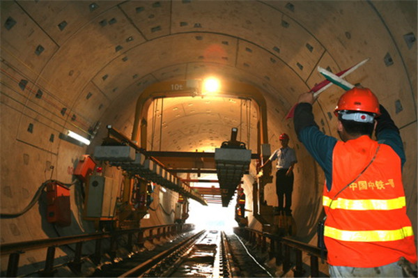 公(gong)司生産(chǎn)的短軌(gui)枕産品(pin)用于西(xi)安地鐵(tie)二号線(xian)全段工(gong)程